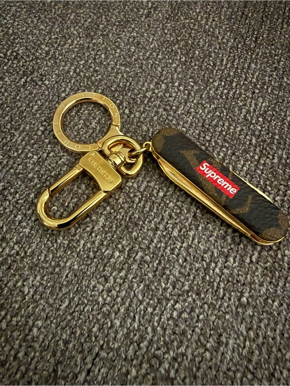 Louis Vuitton x Supreme Pocket Knife Key Holder — Monogram